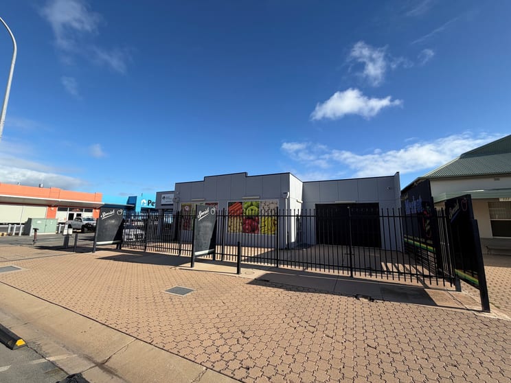 Click to view all images 124 Florence Street Port Pirie SA 5540 - Image 3