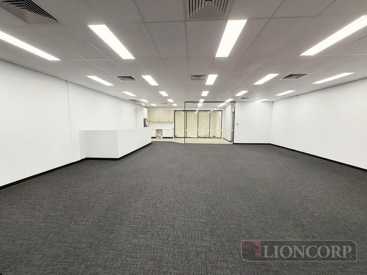 Click to view all images Meadowbrook QLD 4131 - Image 3