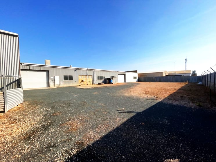 Click to view all images 110-114 Almond Avenue Mildura VIC 3500 - Image 3