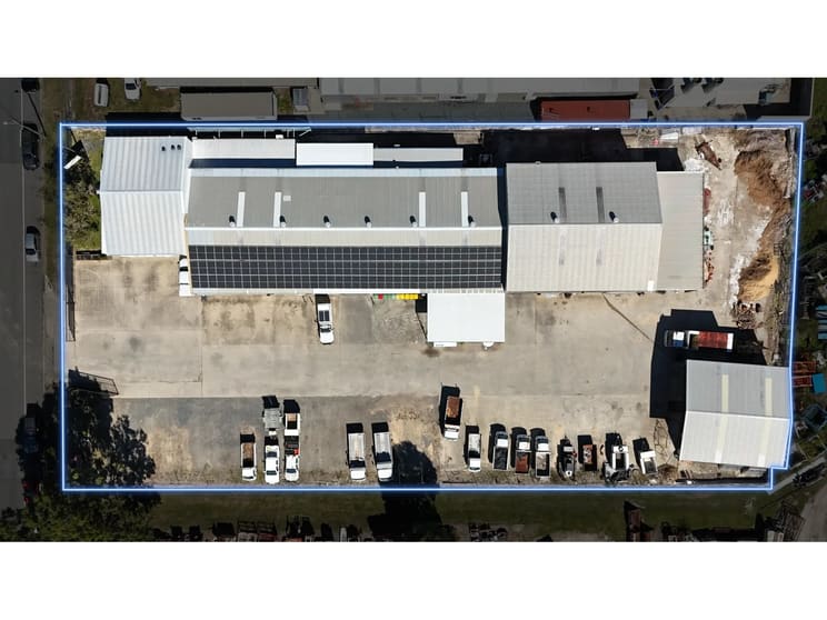 Click to view all images 15 David Muir Street Slade Point QLD 4740 - Image 3