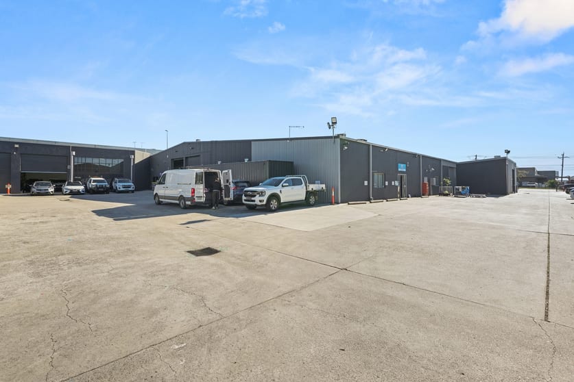Click to view all images 9 & 2B/104-110 Keys Road Cheltenham VIC 3192 - Image 2