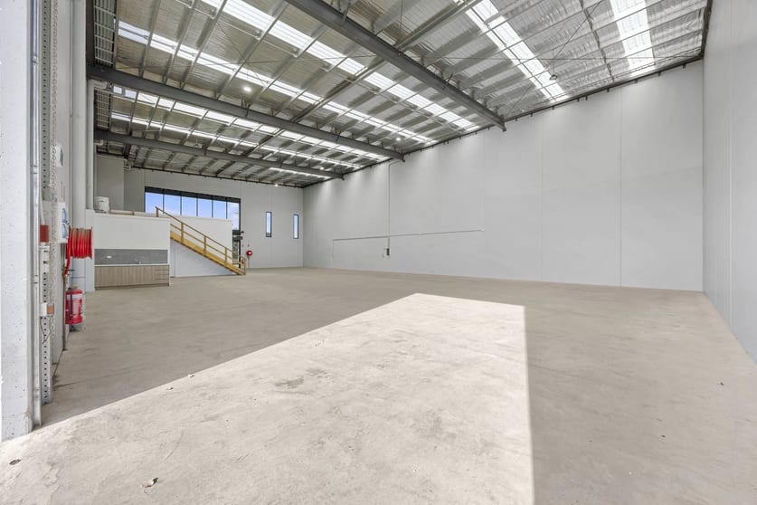 Click to view all images 2/18 Grandlee Drive Wendouree VIC 3355 - Image 3