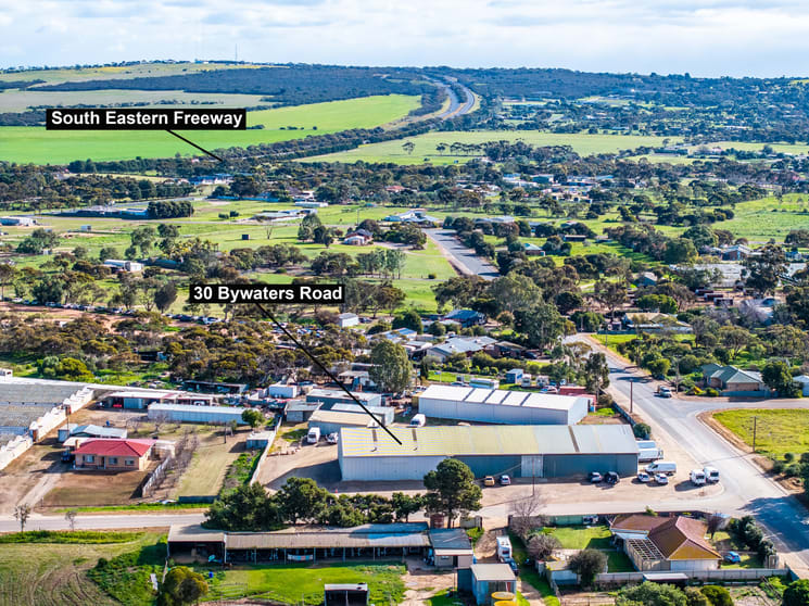 Click to view all images 2/30 Bywaters Road Murray Bridge SA 5253 - Image 3