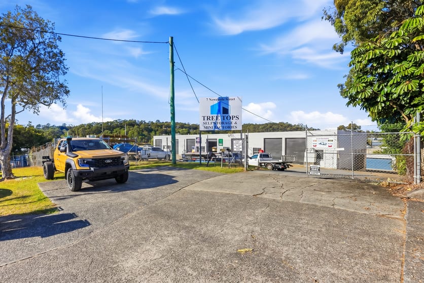 Click to view all images 7 Newcastle Street Burleigh Heads QLD 4220 - Image 2