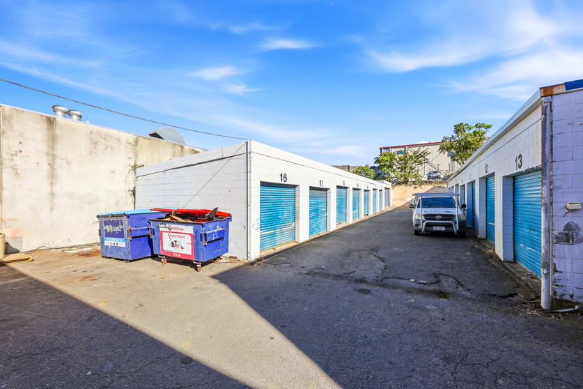 Click to view all images 7 Newcastle Street Burleigh Heads QLD 4220 - Image 3