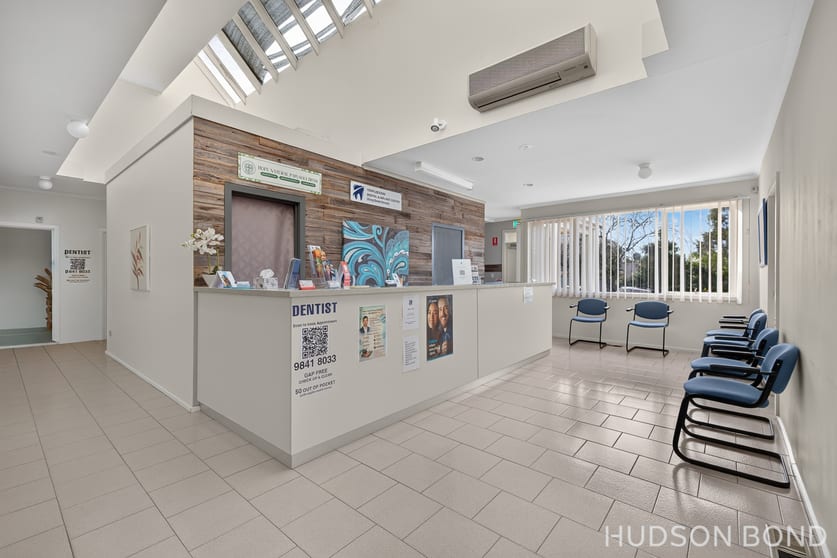 Click to view all images 105 King Street Templestowe VIC 3106 - Image 2