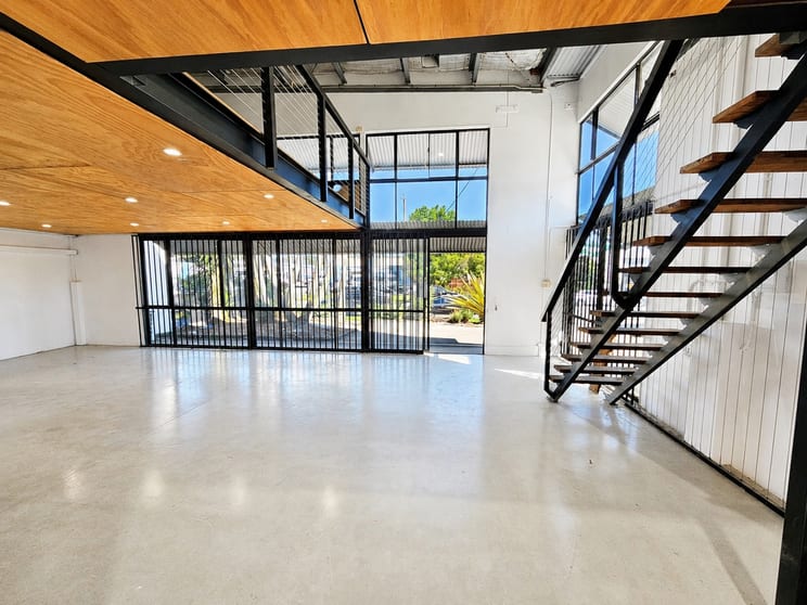 Click to view all images Currumbin Waters QLD 4223 - Image 2