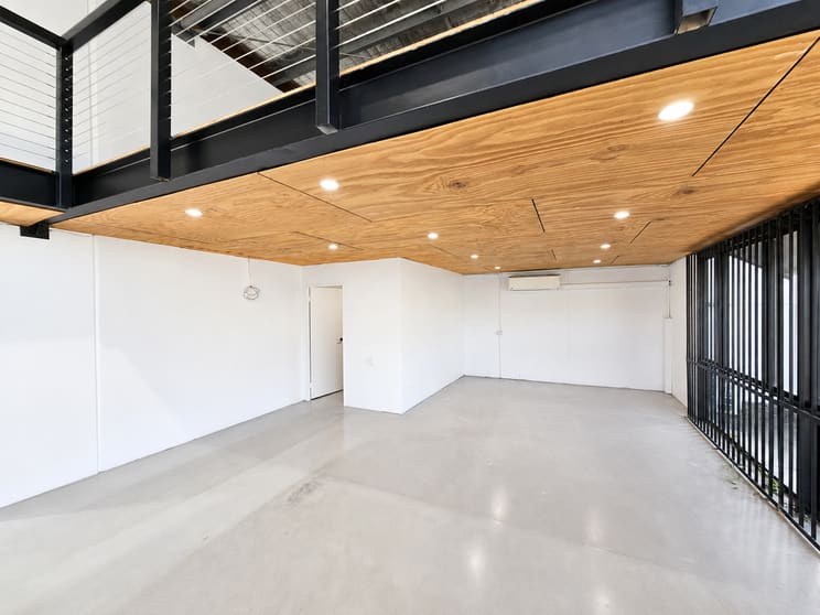 Click to view all images Currumbin Waters QLD 4223 - Image 3