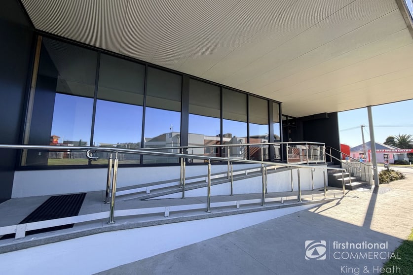 Click to view all images 2/9 Mechanics Street Lakes Entrance VIC 3909 - Image 3