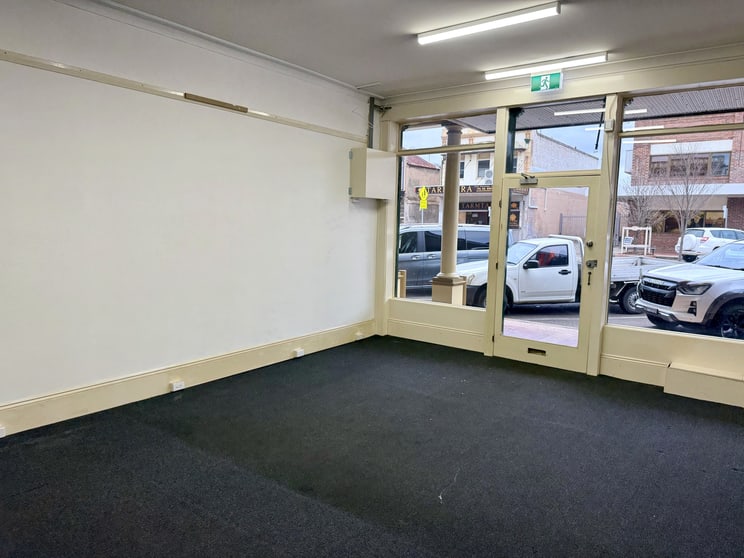 Click to view all images 117 Auburn Street Goulburn NSW 2580 - Image 3