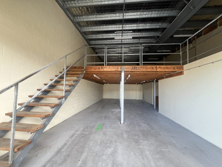 Click to view all images 1b/21 Carlo Drive Cannonvale QLD 4802 - Image 2
