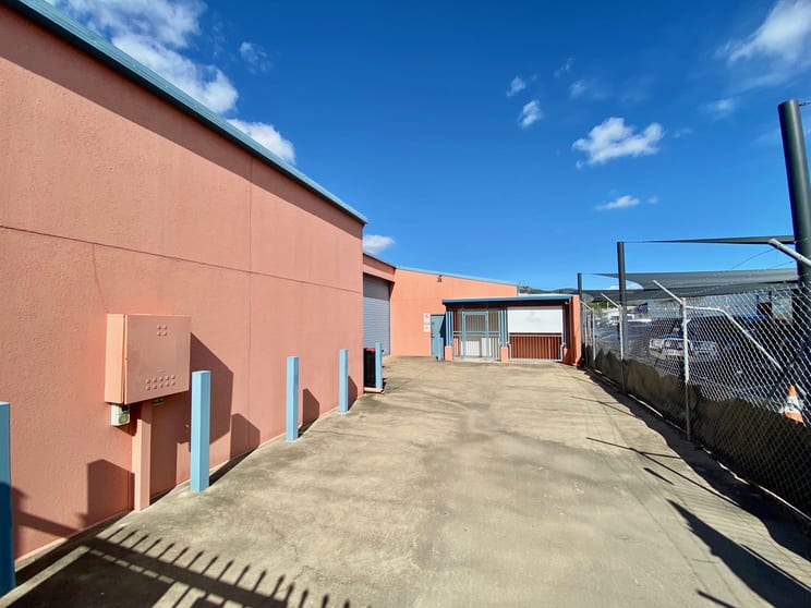 Click to view all images Unit 2/23 Rendle Street Aitkenvale QLD 4814 - Image 3