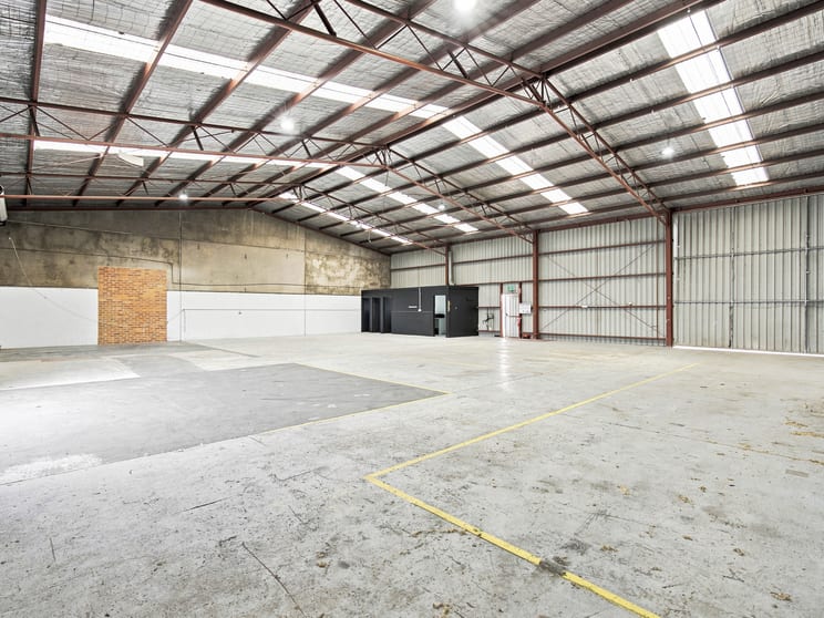 Click to view all images Unit 5/6 Sleigh Place Hume ACT 2620 - Image 2
