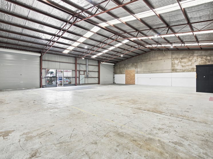 Click to view all images Unit 5/6 Sleigh Place Hume ACT 2620 - Image 3
