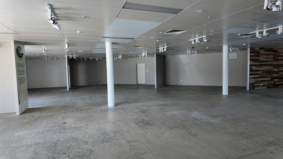 Click to view all images Unit 1, 2 & 3/12 Albany Street Fyshwick ACT 2609 - Image 3