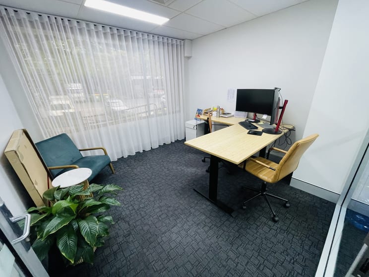 Click to view all images 6 Short Street Southport QLD 4215 - Image 3