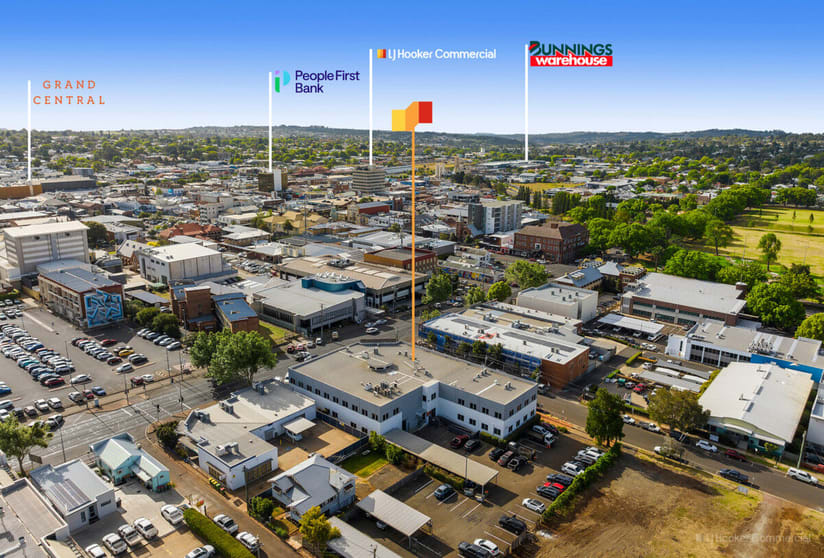 Click to view all images 4 & 5/162 Hume Street East Toowoomba QLD 4350 - Image 1