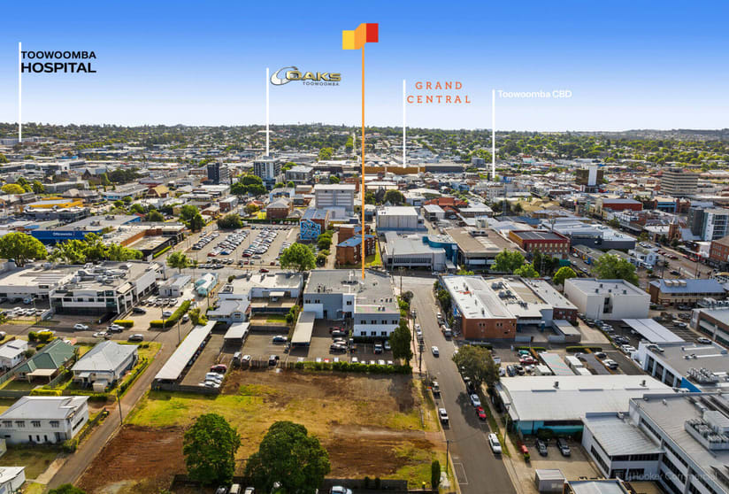 Click to view all images 4 & 5/162 Hume Street East Toowoomba QLD 4350 - Image 3