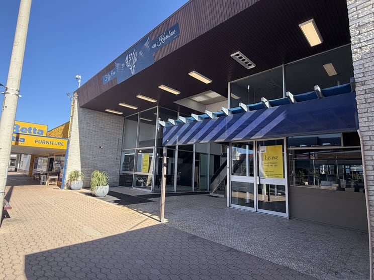Click to view all images 51 Kariboe Street Biloela QLD 4715 - Image 1