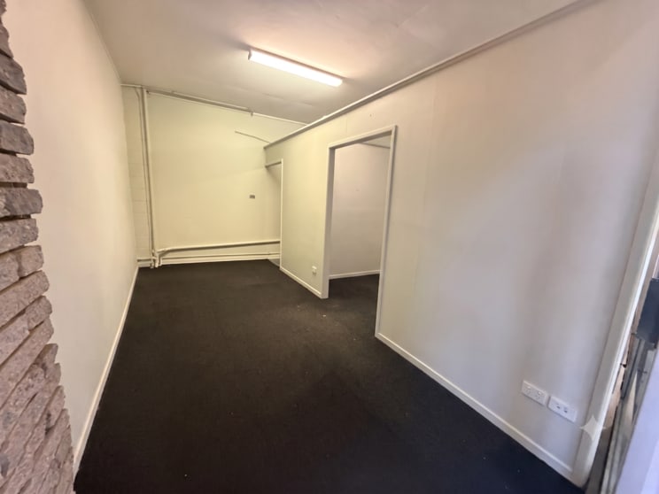 Click to view all images 51 Kariboe Street Biloela QLD 4715 - Image 4