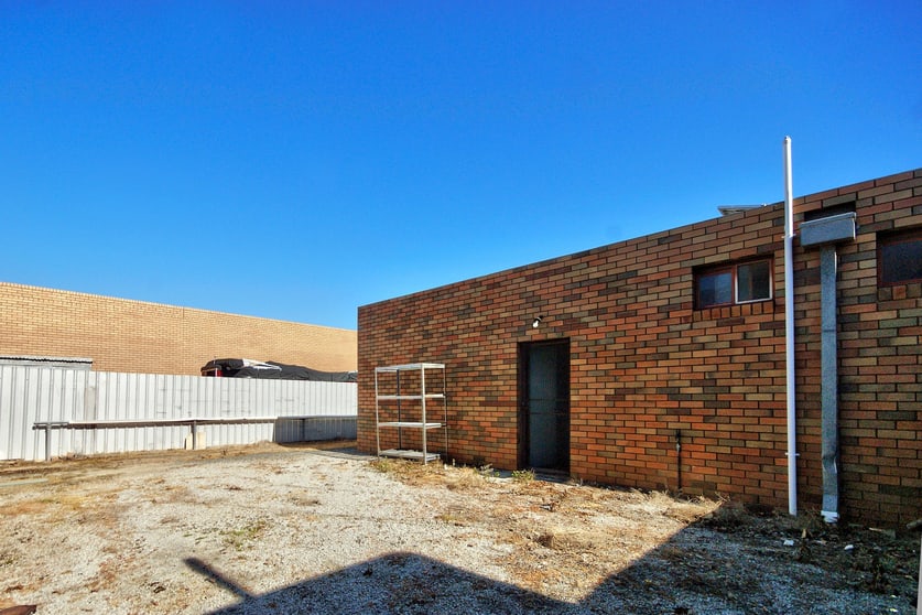 361 Whitelock Street Deniliquin NSW 2710 - Image 2