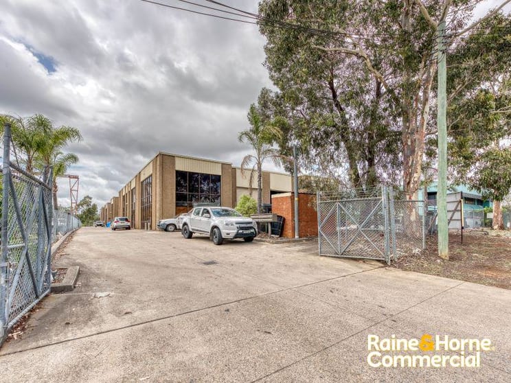 Click to view all images Unit 6/8 Kerr Road Ingleburn NSW 2565 - Image 1