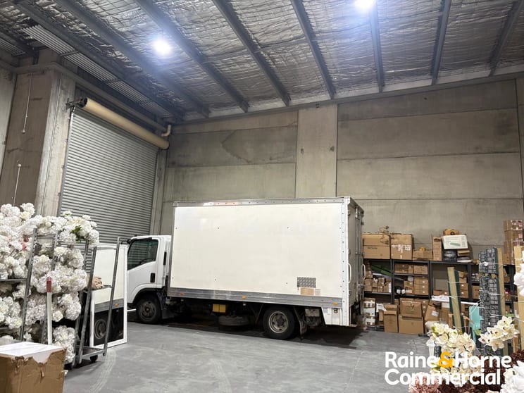Click to view all images Unit 6/8 Kerr Road Ingleburn NSW 2565 - Image 2