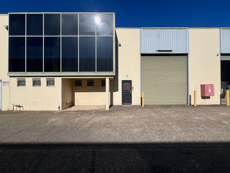 Click to view all images Unit 5/12 Lyn Parade Prestons NSW 2170 - Image 1