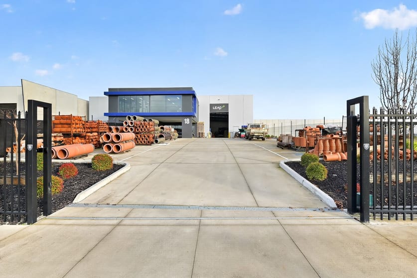 Click to view all images 18 Hill Street Pakenham VIC 3810 - Image 1