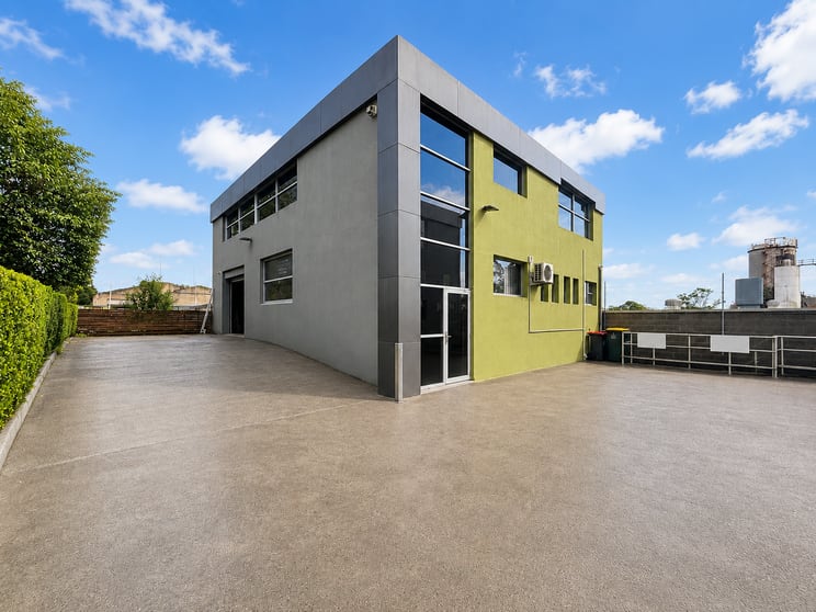 Click to view all images 5 & 6/2a Pioneer Avenue Thornleigh NSW 2120 - Image 2