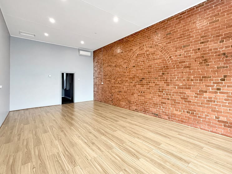 Click to view all images 7 Commercial Street Korumburra VIC 3950 - Image 3