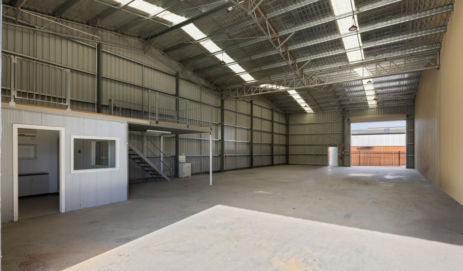 Click to view all images 1086 Nowra Street North Albury NSW 2640 - Image 2