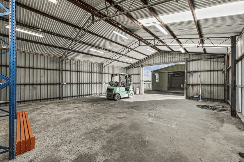 Click to view all images 27 Chapman Road Hackham SA 5163 - Image 2