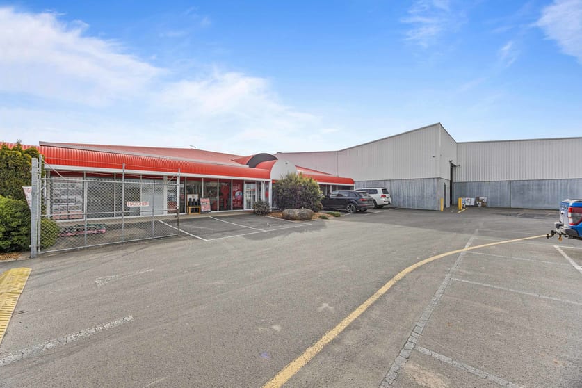Click to view all images 206 Learmonth Street Alfredton VIC 3350 - Image 3