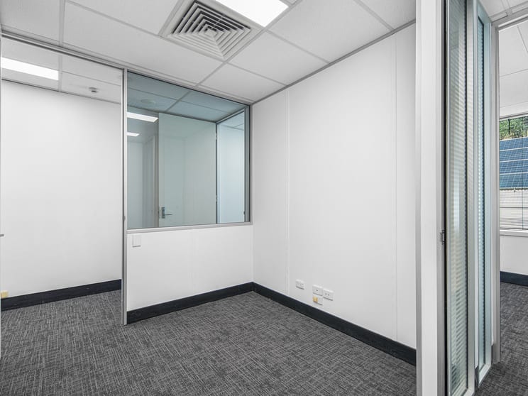 Click to view all images 34/10 Benson Street Toowong QLD 4066 - Image 4