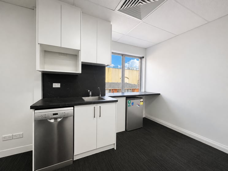 Click to view all images 10/32-34 Florence Street Hornsby NSW 2077 - Image 3