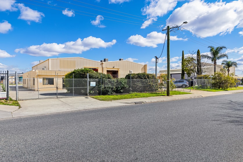 Click to view all images 29 Eva Street Maddington WA 6109 - Image 2