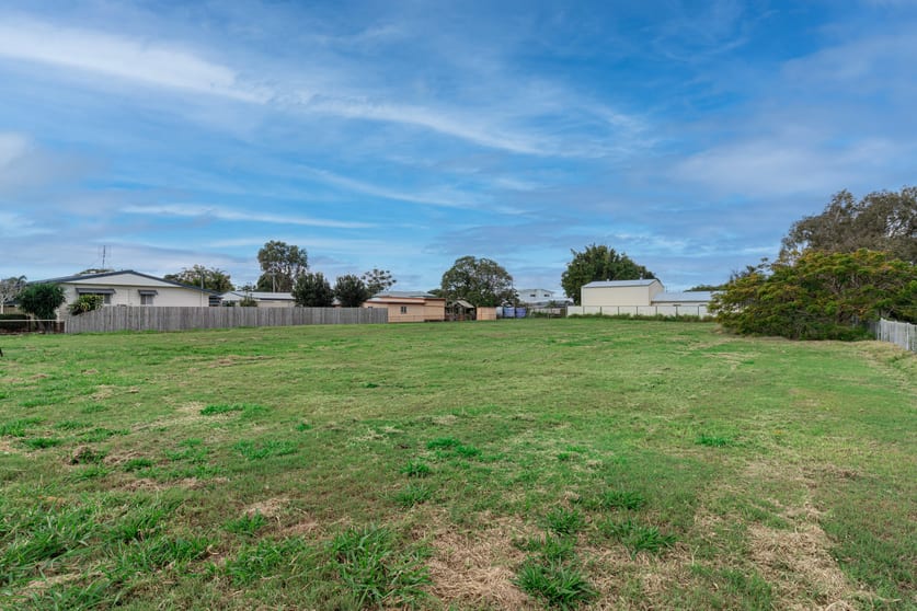Click to view all images 13 & 14 Pilot St Urangan QLD 4655 - Image 3