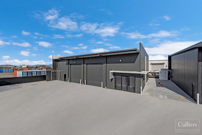 Click to view all images Unit C/571 Woolcock Street Mount Louisa QLD 4814 - Image 2