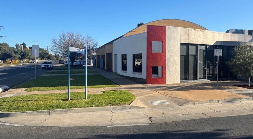 Click to view all images 83 Pine Avenue Mildura VIC 3500 - Image 2