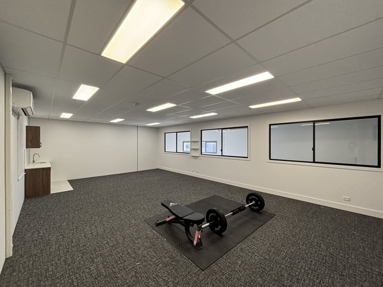 Click to view all images 10/46 Junction Road Burleigh Heads QLD 4220 - Image 3