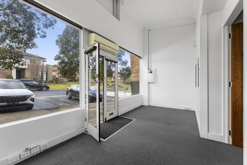 Click to view all images 7 Lilian Street Bulleen VIC 3105 - Image 3