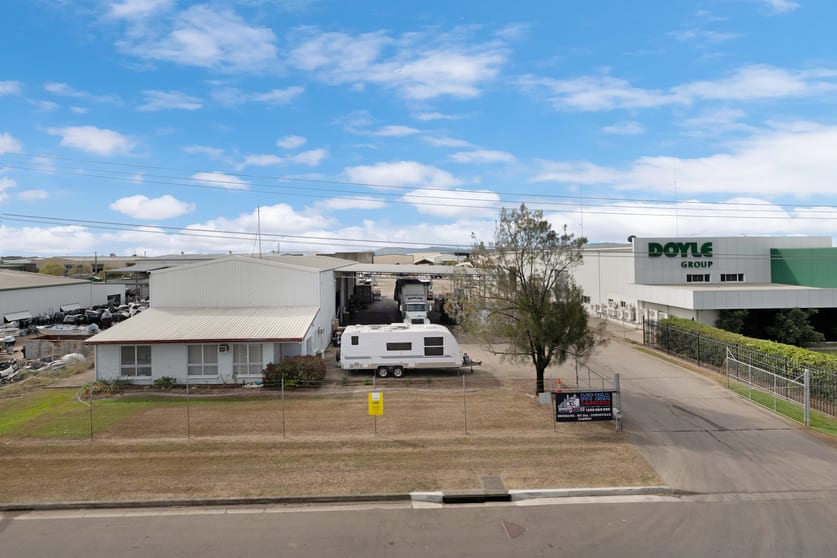 Click to view all images 30-32 Crocodile Crescent Mount St John QLD 4818 - Image 3