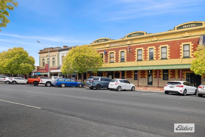 Click to view all images 62 Main Street Stawell VIC 3380 - Image 1