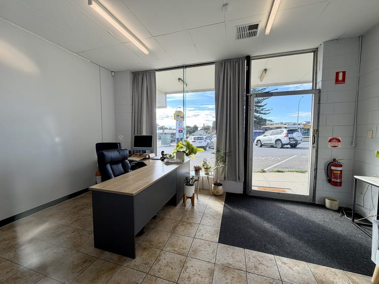 3 & 4/24-28 Beach Road Christies Beach SA 5165 - Image 3