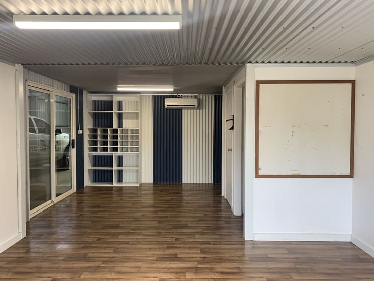 Click to view all images 11 Peck Street Hamilton VIC 3300 - Image 2