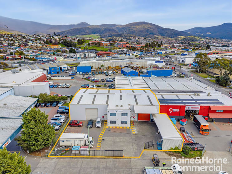 Unit 2/11A Lampton Avenue Derwent Park TAS 7009 - Image 1
