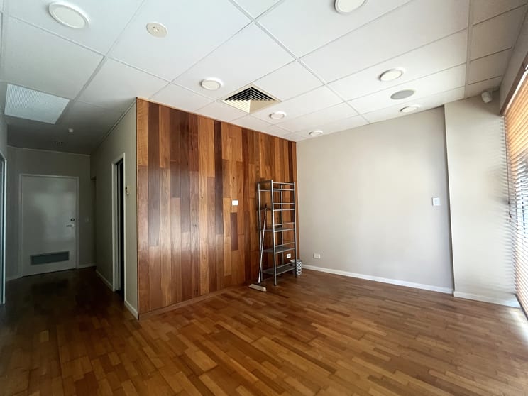 Click to view all images Office 2 - 18/121 Shute Harbour Road Cannonvale QLD 4802 - Image 3