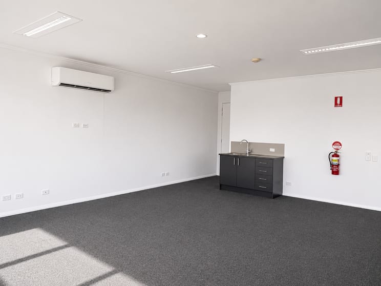 Click to view all images 5/108 John Street Singleton NSW 2330 - Image 2