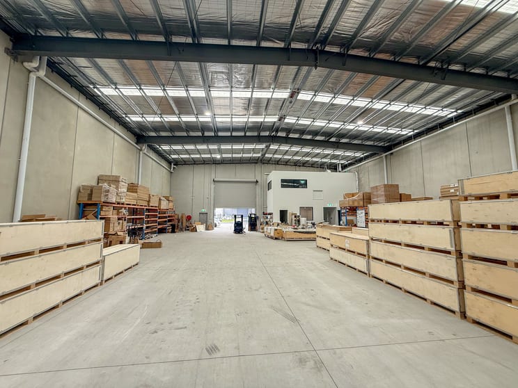 Click to view all images 10 Bass Court Keysborough VIC 3173 - Image 3